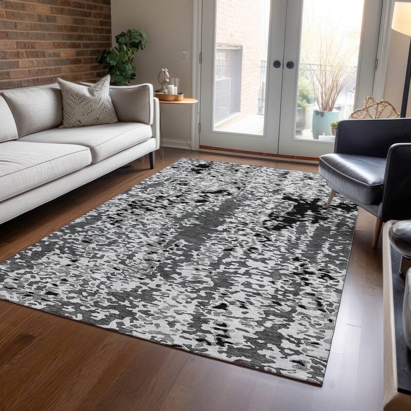 Machine Washable Indoor/ Outdoor Abstract Chantille Rug