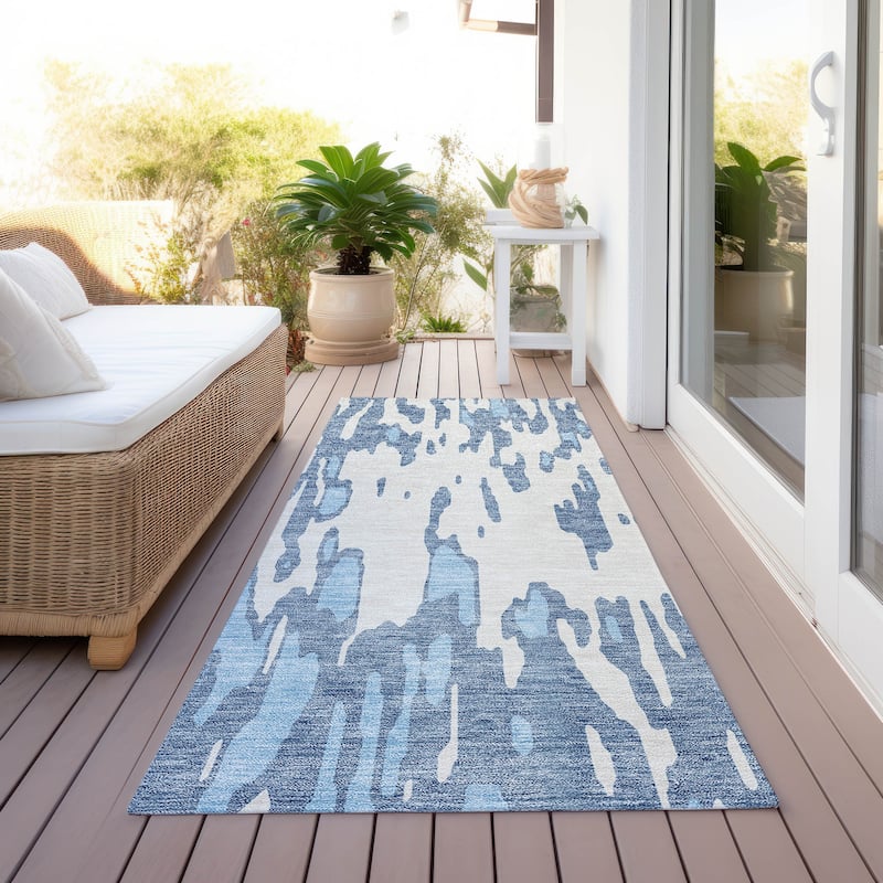 Machine Washable Indoor/ Outdoor Abstract Chantille Rug - Denim - 2'3" x 7'6"