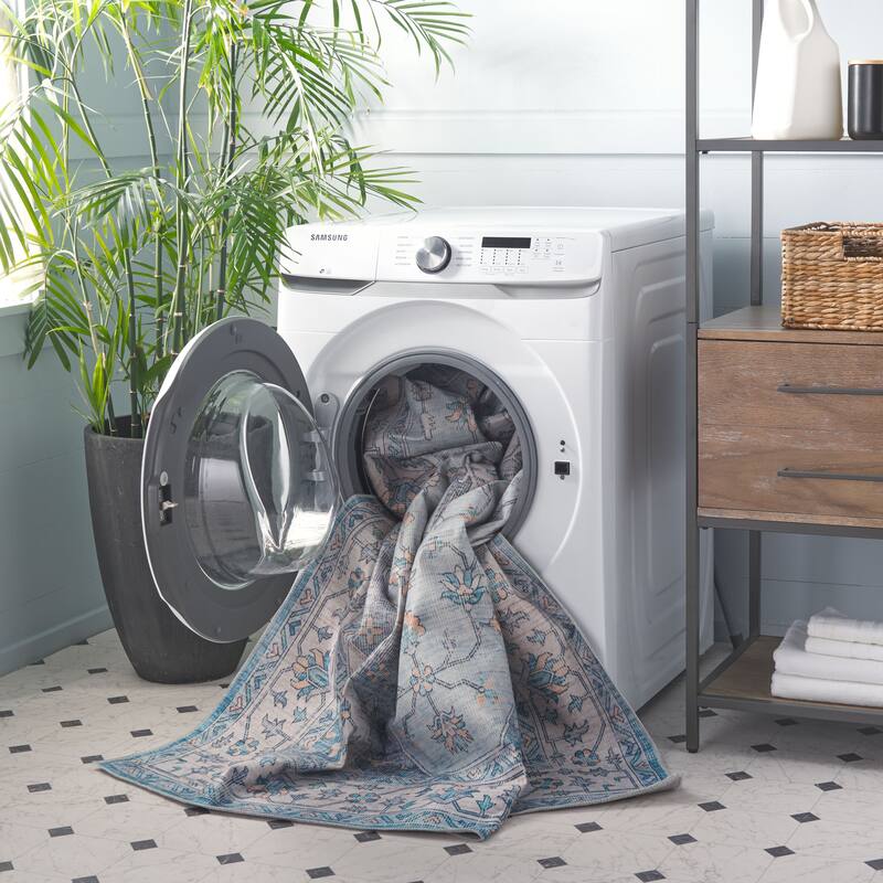 SAFAVIEH Arizona Samiha Machine Washable Slip Resistant Rug - 6' Round - Light Blue/Ivory