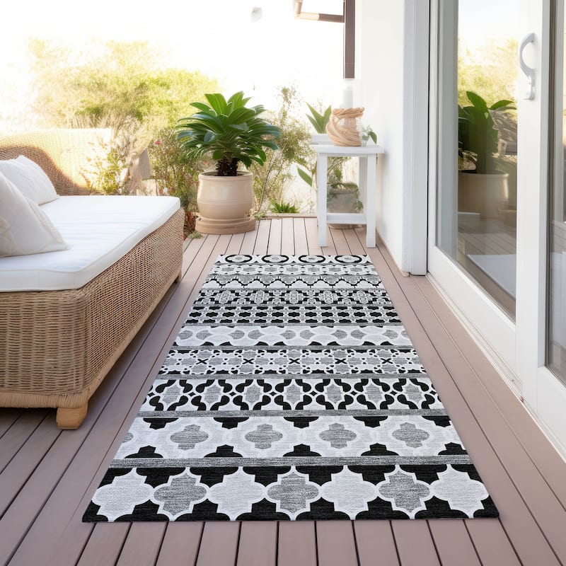 Machine Washable Indoor/ Outdoor Chantille Boho Stripe Rug - Black - 2'3" x 7'6"