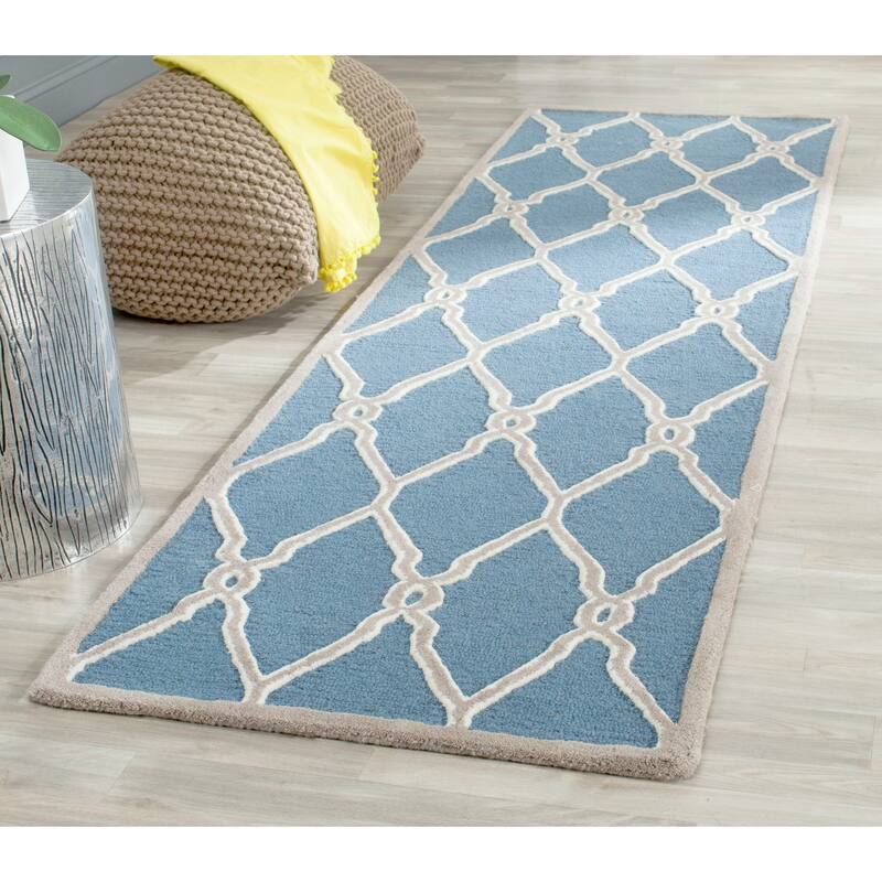 SAFAVIEH Handmade Cambridge Richtsje Moroccan Trellis Wool Rug - 2'6" x 8' Runner - Navy/Ivory