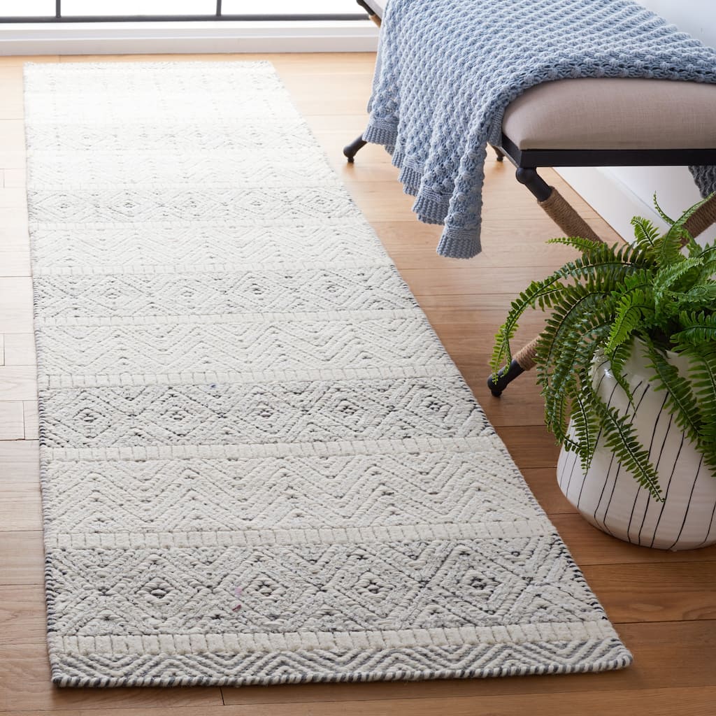 Martha Stewart by SAFAVIEH Handmade Marsona Wool Rug