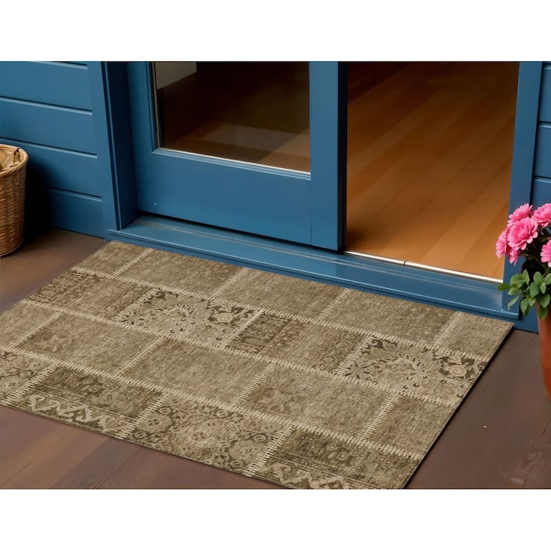 HomeRoots Patchwork Transitional Rectangle Outdoor Rug - 3' x 5'