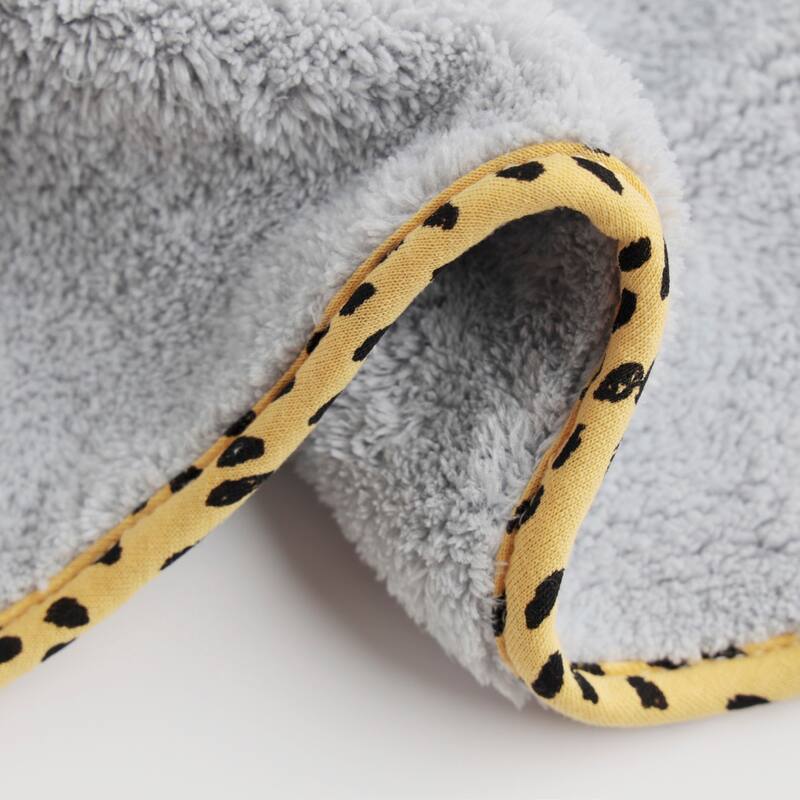 PET’S FAVORITE TOWEL, Premium High Quality Microfiber Pet Towel, Ultra-Absorbent, Quick Drying Towel, White, Made in Korea