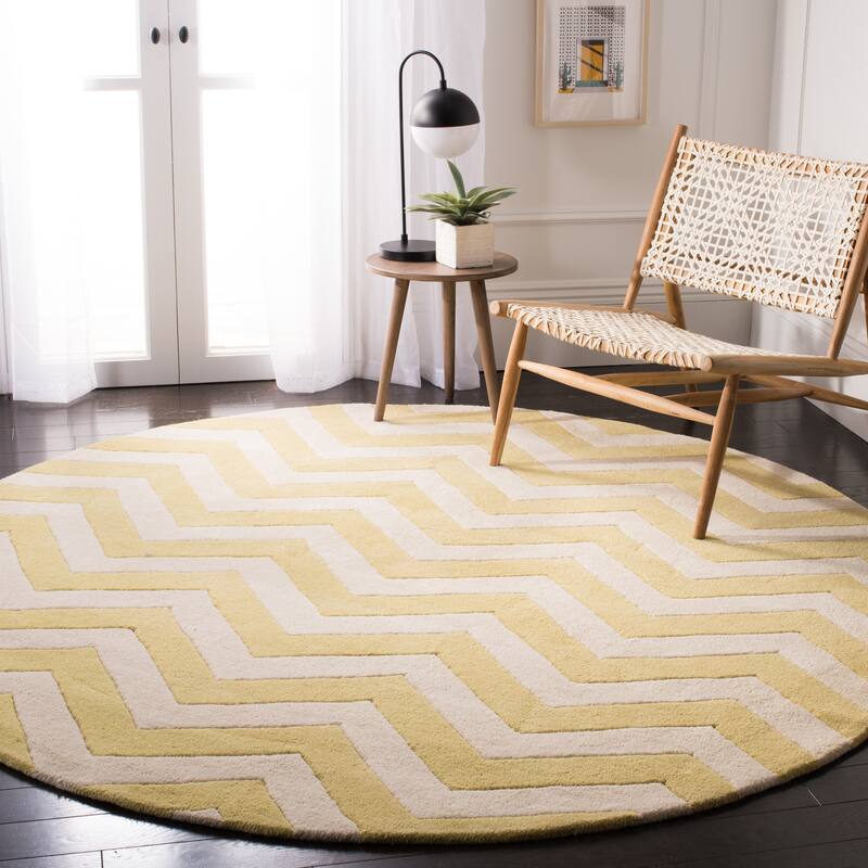 SAFAVIEH Handmade Chatham Traudel Modern Moroccan Wool Rug - 5' Round - Light Gold/Ivory