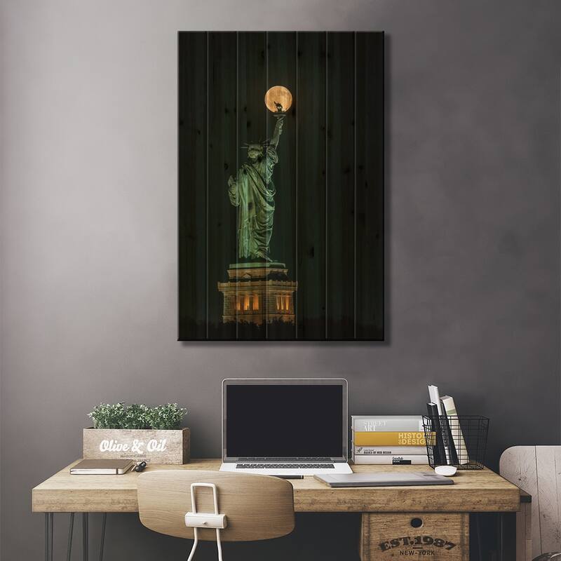 Statue Of Liberty Print On Wood by Hua Zhu - Multi-Color