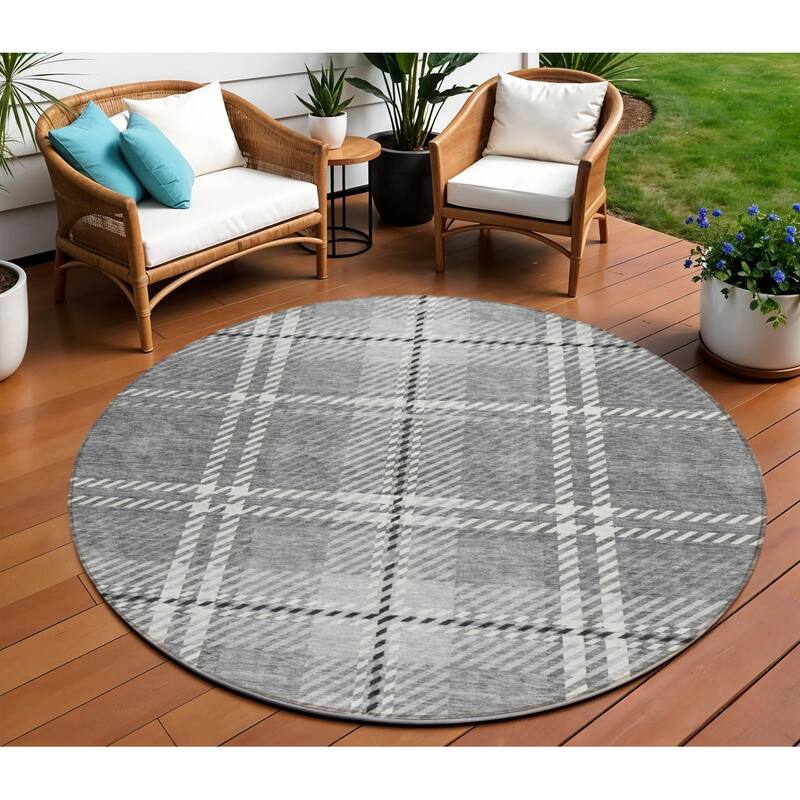 HomeRoots Plaid Transitional Rectangle Outdoor Rug - 8' Round