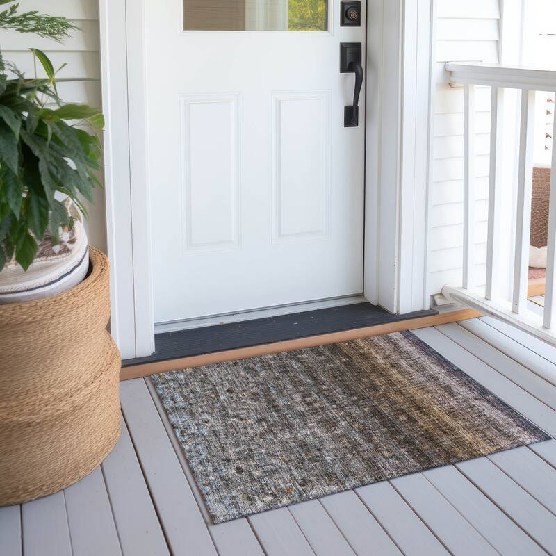 Machine Washable Indoor/ Outdoor Abstract Ombre Chantille Rug - Brown - 1'8" x 2'6"