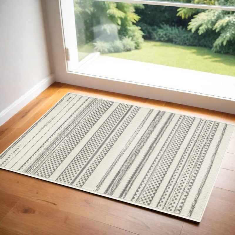 Power Loomed Distressed Traditional Area Rug - 48' X '24' X '0.5 - 48' X '24' X '0.5 - Gray and Ivory - Rectangle