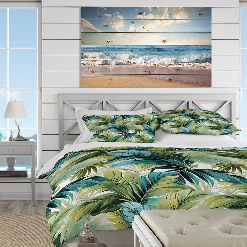 Designart "Palm Oasis Tropical Pattern" Green Tropical - Bedding Set With Shams
