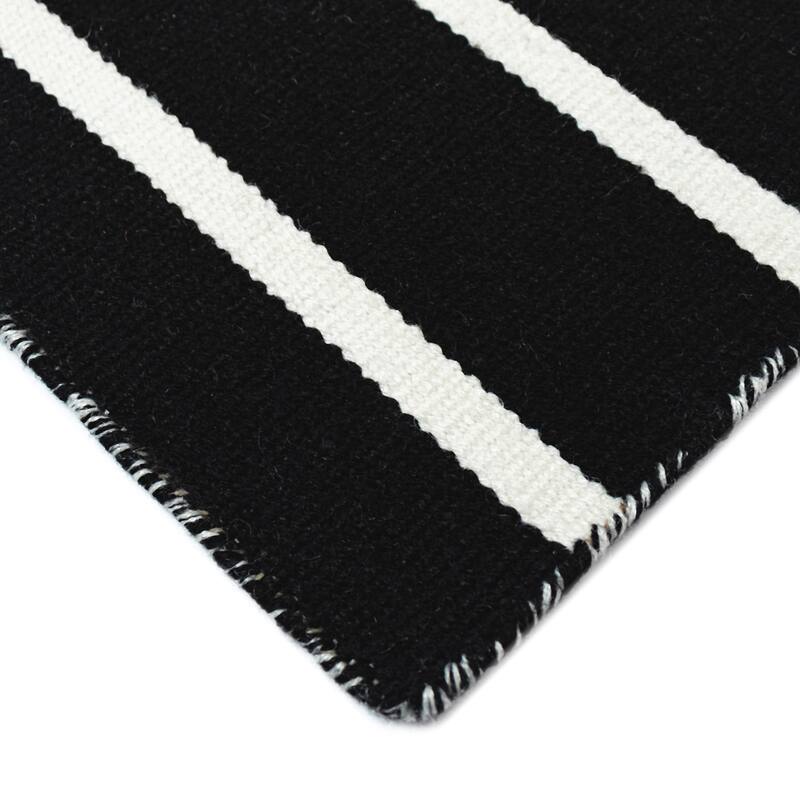 Liora Manne Sorrento Pinstripe Indoor/Outdoor Area Rug