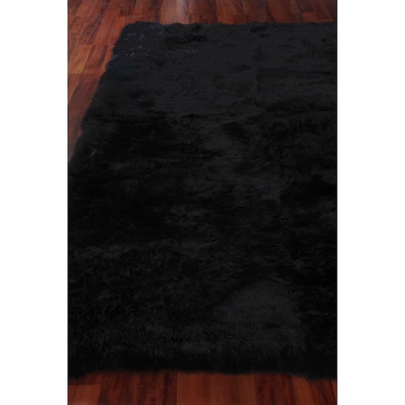 EXQUISITE RUGS Sheepskin Hand-stitched Black Area Rug.
