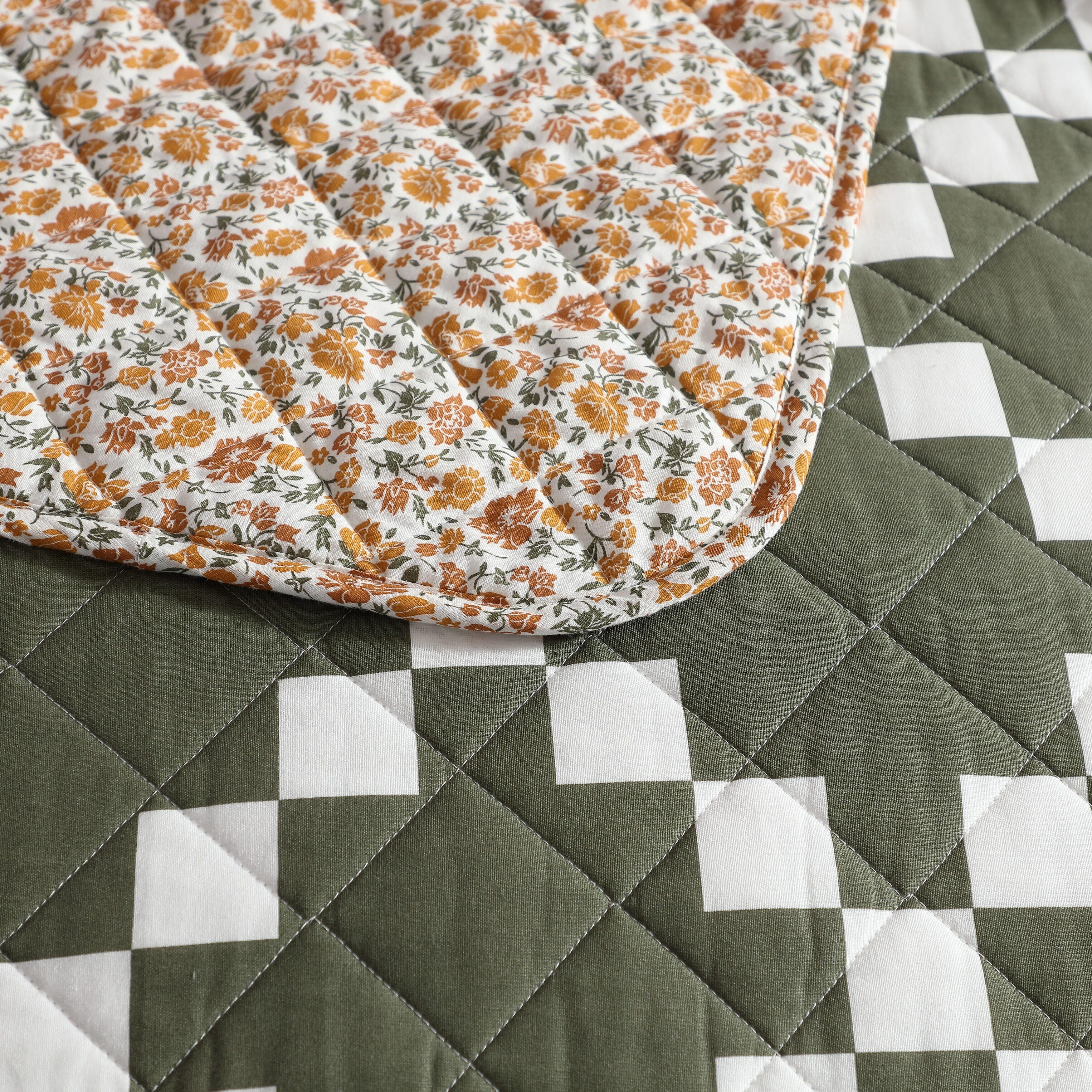 Eddie Bauer Diamond Floral Checkered Motif Reversible Quilt (Green 