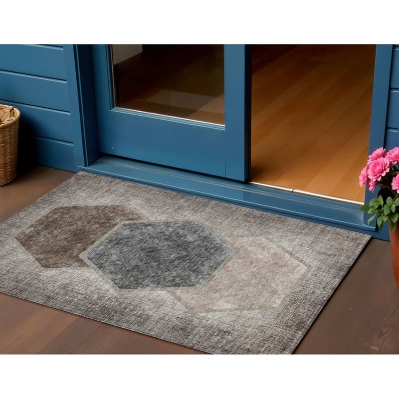 HomeRoots Geometric Transitional Rectangle Outdoor Rug - 3' x 5'