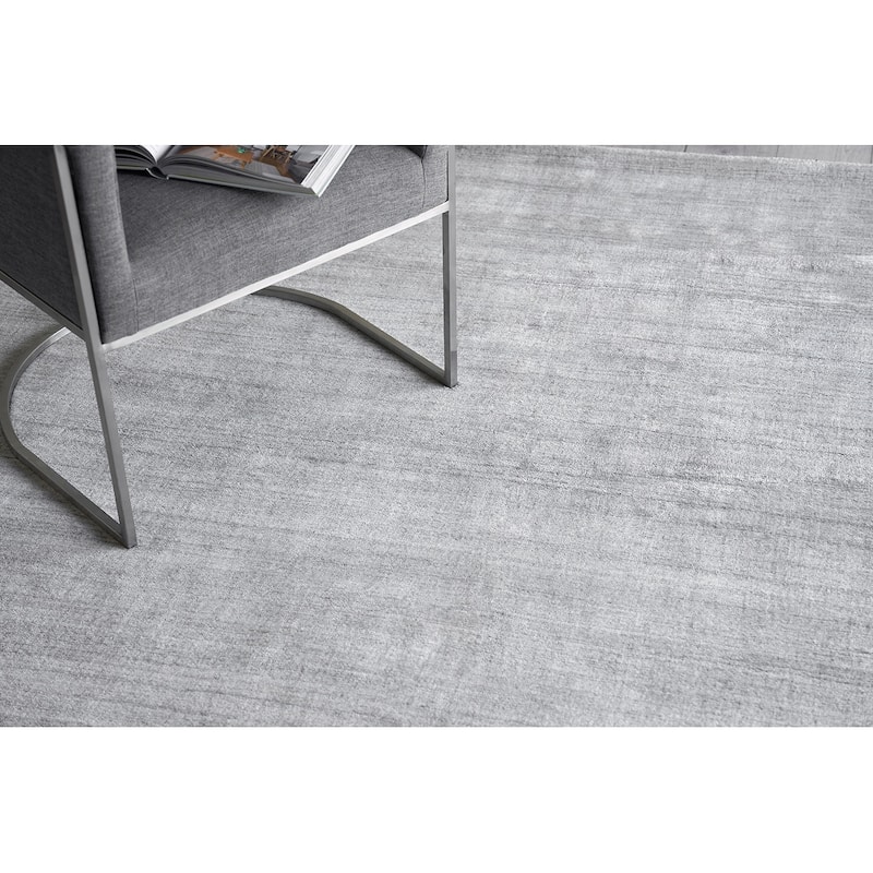 Exquisite Rugs Sanctuary Handmade Handloomed Bamboo Silk/New Zealand Wool Light Silver Area Rug