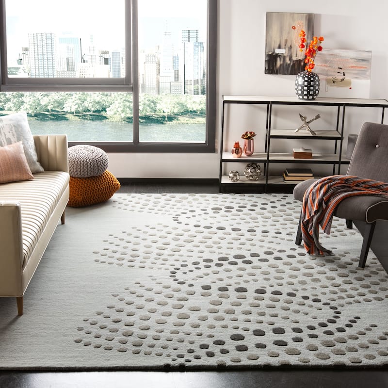 SAFAVIEH Handmade Soho Burghilde Waves N.Z. Wool Rug - 7'6" x 9'6" - Blue/Grey