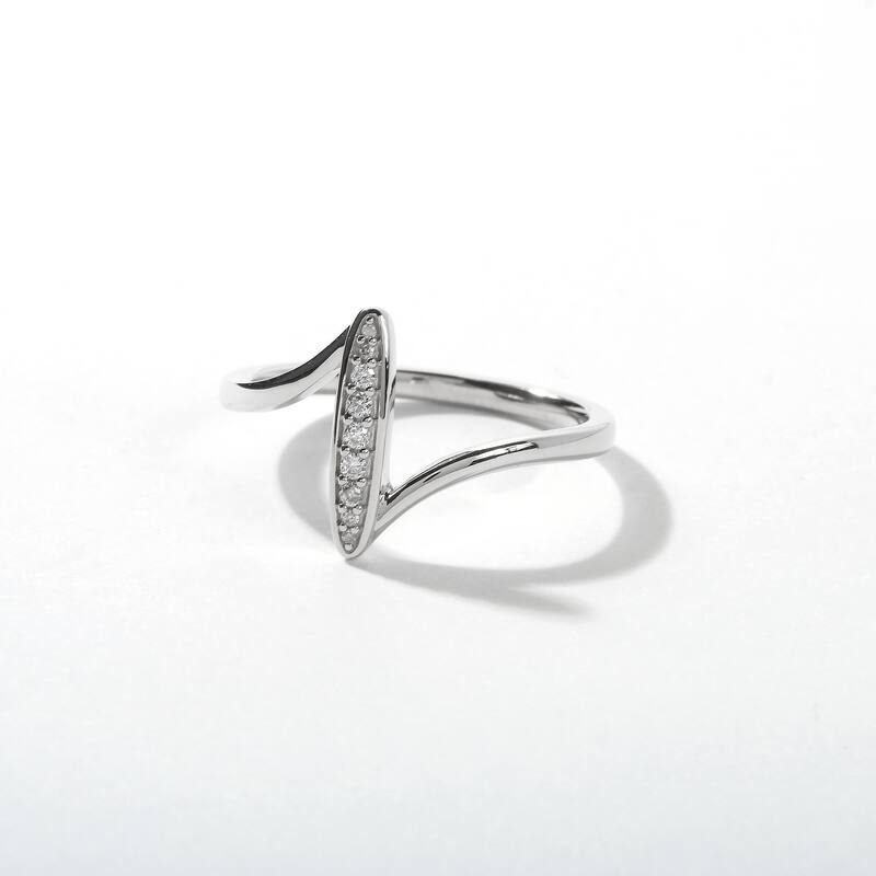 1/20ct TDW Diamond Bypass Fashion Ring in 10k Gold for Women