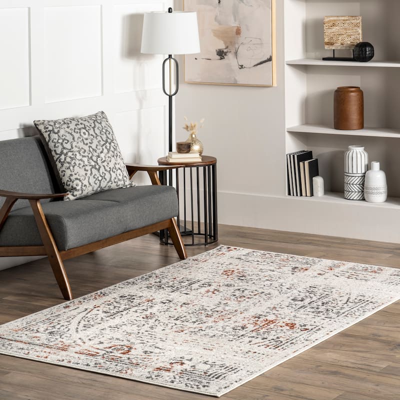 Nuloom Wren Traditional Faded Area Rug - 4' x 6' - Red