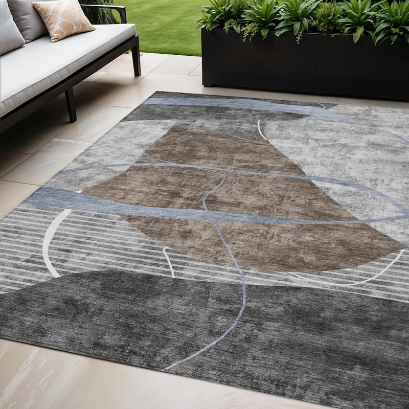 HomeRoots Abstract Transitional Rectangle Outdoor Rug - 5' X 8'