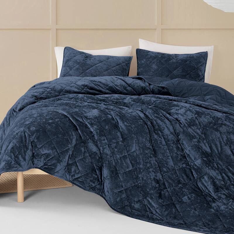 Wonderful Diamond Velvet 3 Piece Quilt Set