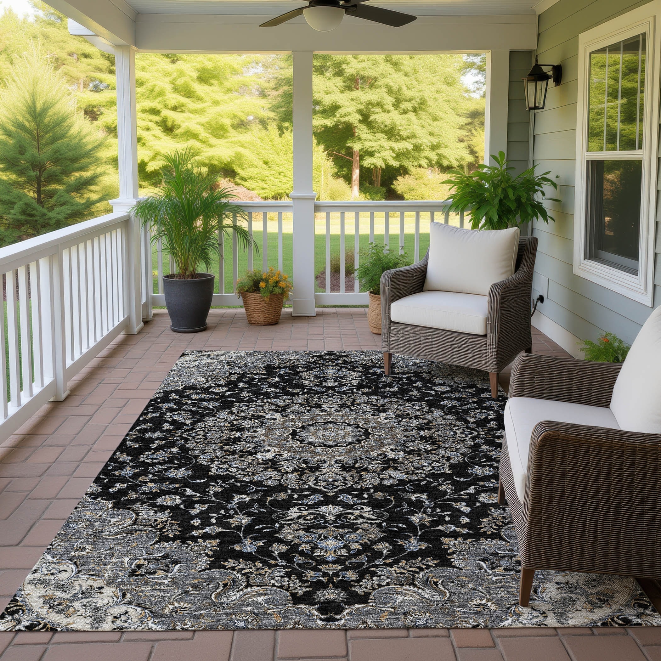Machine Washable Indoor/ Outdoor Traditional Niko Chantille Rug
