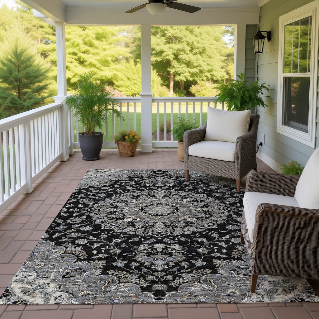 Machine Washable Indoor/ Outdoor Traditional Niko Chantille Rug