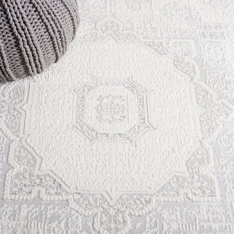 SAFAVIEH Hanna Lisha Medallion Distressed Rug