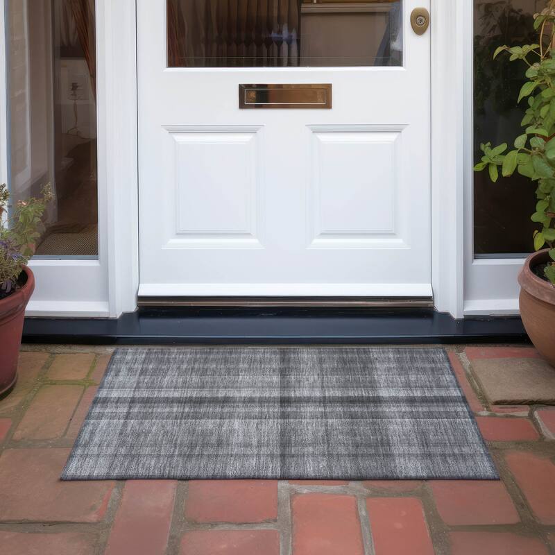 Machine Washable Indoor/ Outdoor Modern Plaid Chantille Rug