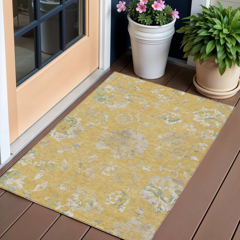 HomeRoots Floral Transitional Rectangle Outdoor Rug - 3' x 5'