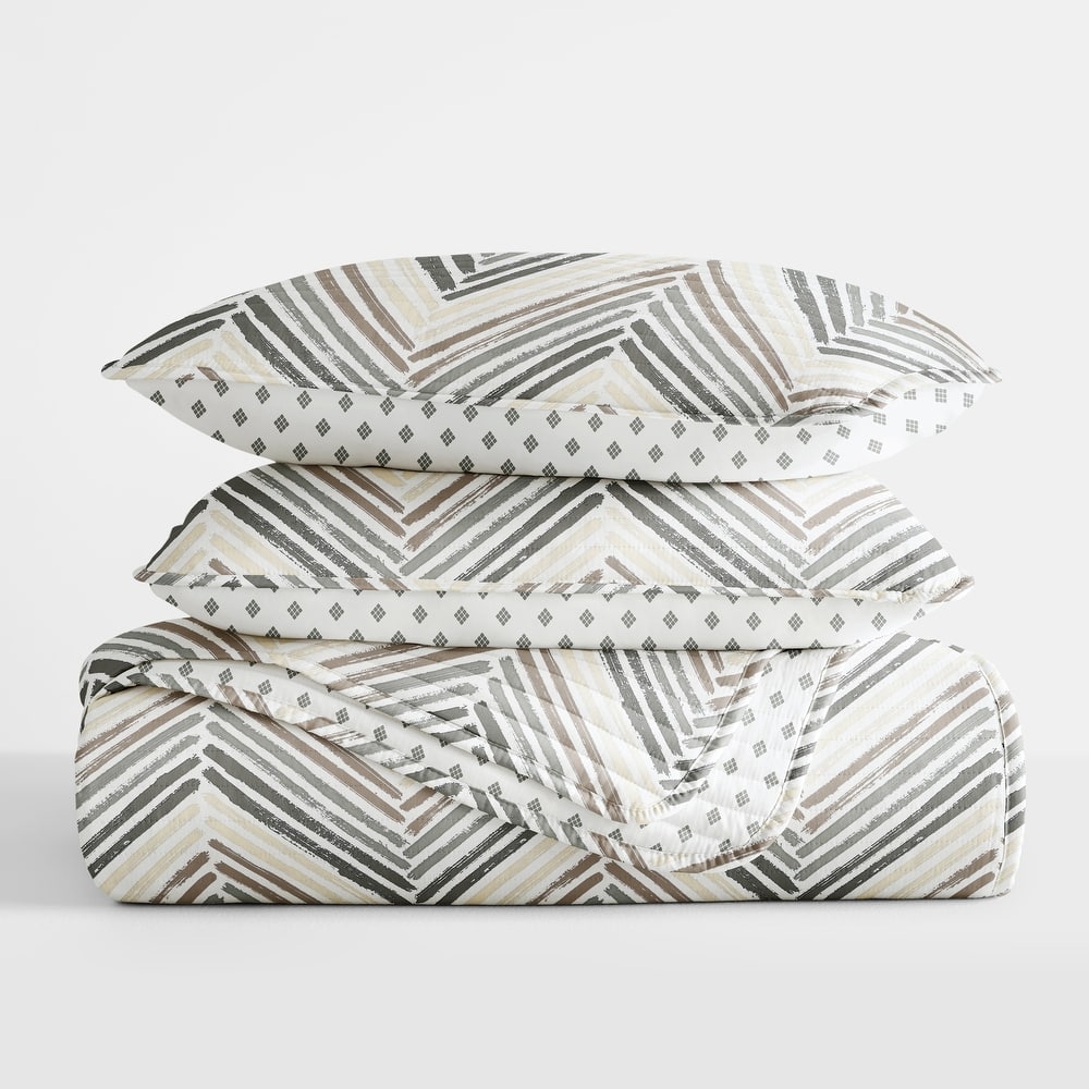 Becky Cameron All Season 3 Piece Diamond Chevron Reversible Quilt Set with Shams
