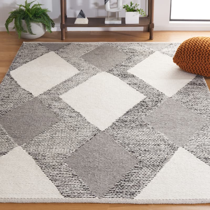 SAFAVIEH Handmade Natura Iridenta Diamond Boho Wool Rug - 4' x 6' - Ivory/Grey