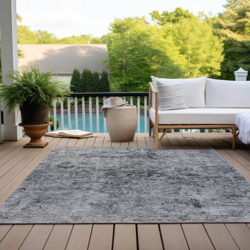Machine Washable Indoor/ Outdoor Abstract Solid Chantille Rug