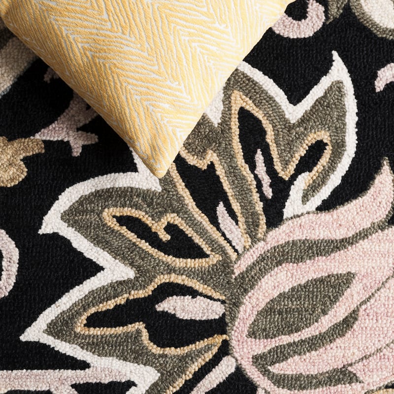 SAFAVIEH Handmade Blossom Katerinka Wool Rug