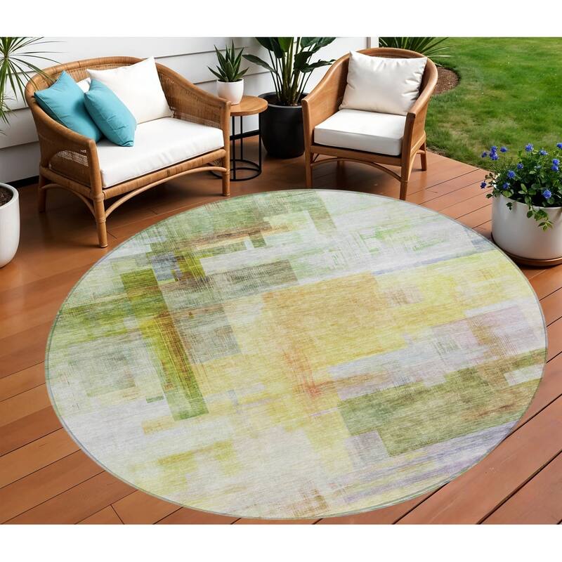 HomeRoots Abstract Transitional Rectangle Outdoor Rug - 8' Round