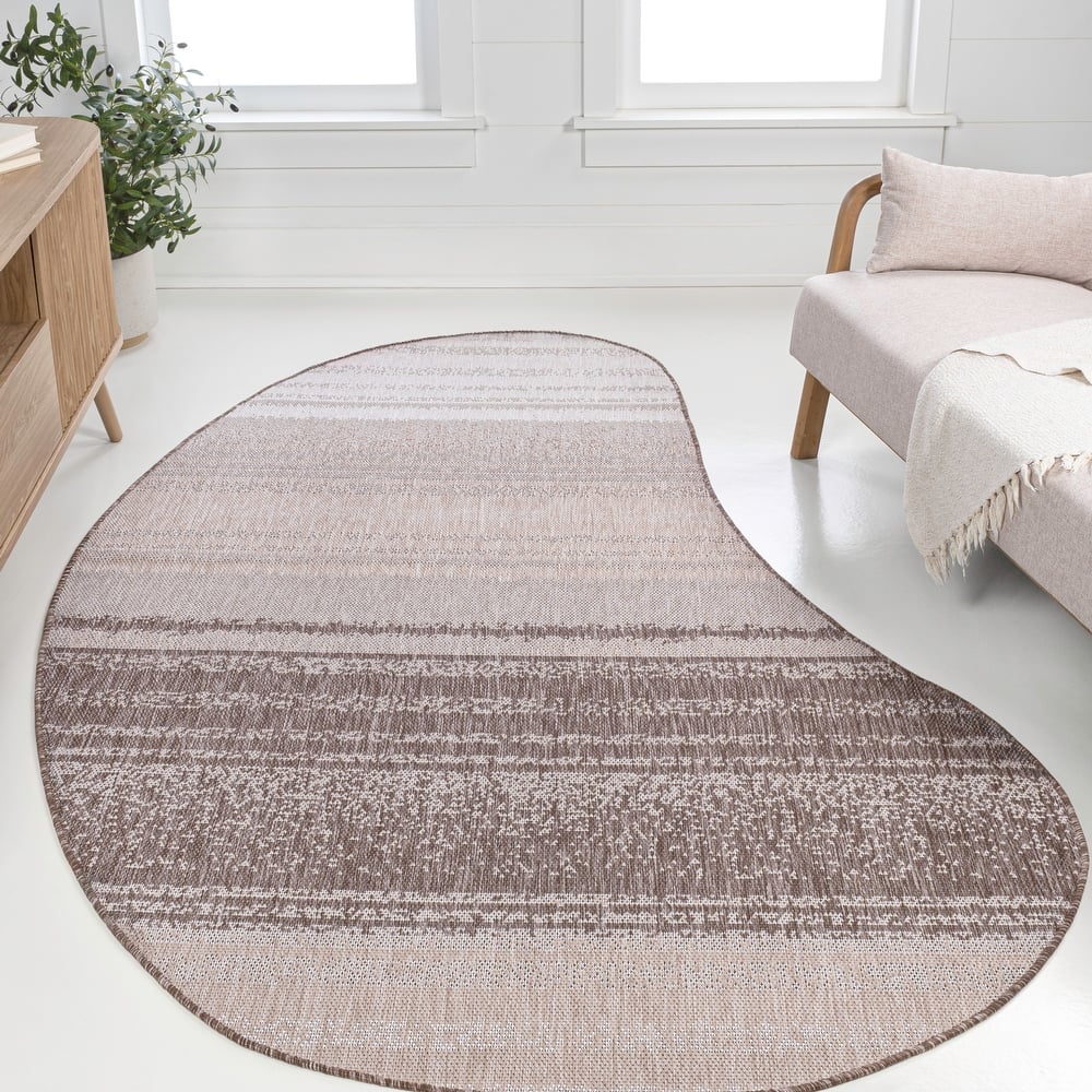 JONATHAN Y Evan Modern Rustic Organic Curve Indoor/Outdoor Shaped Area Rug