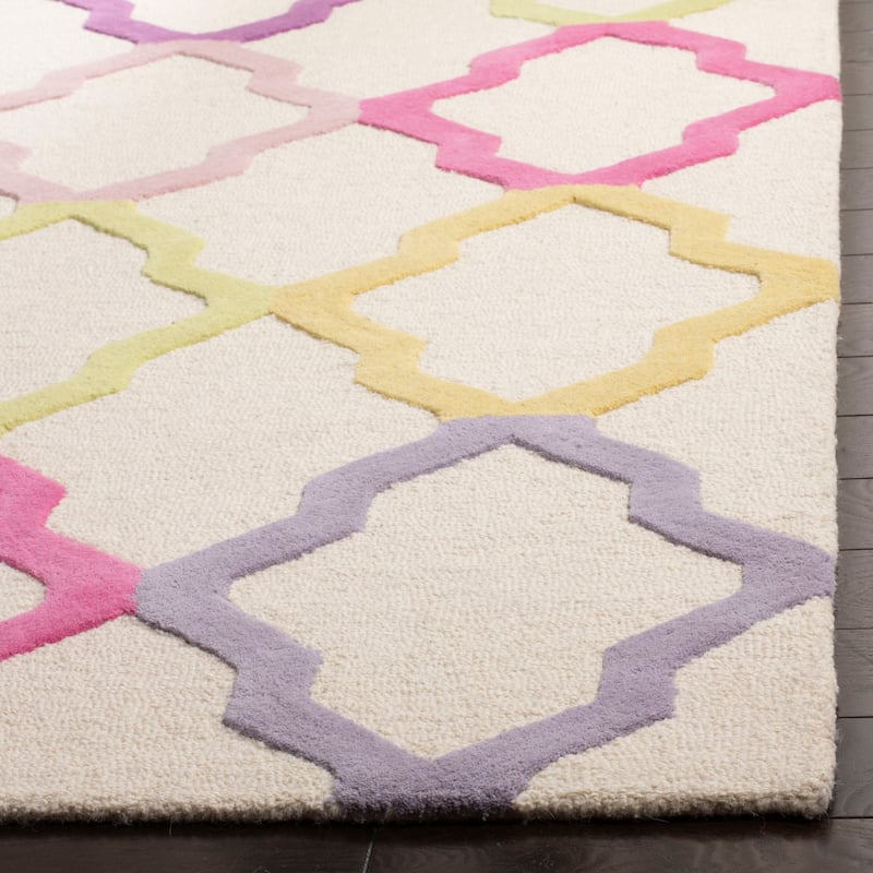 SAFAVIEH Handmade Kids Garrelda Wool Rug