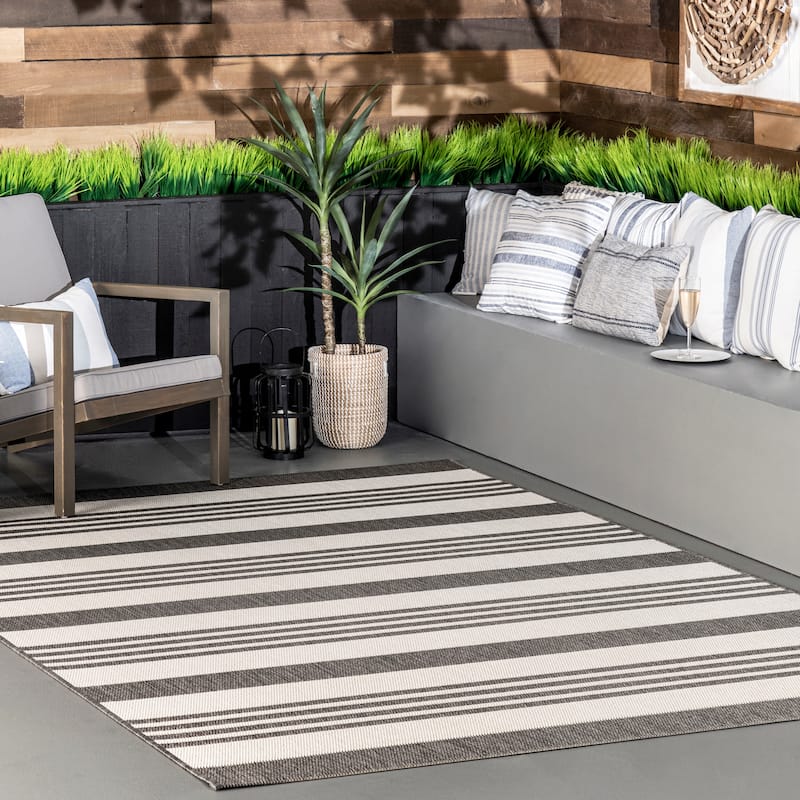 Nuloom Kristen Striped Indoor/Outdoor Area Rug - 5'3" x 7'6" - Light Grey