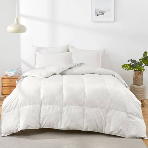 Medium Weight White Down Comforter with Carbon Fiber Down Proof Fabric