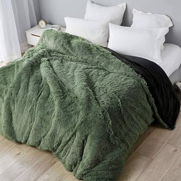 https://ak1.ostkcdn.com/images/products/is/images/direct/c8da5905f6df2d89d41771801a13b24e0b4f68df/Are-You-Kidding%3F---Coma-Inducer-Duvet-Cover---Loden-Frost-Black.jpg?impolicy=medium
