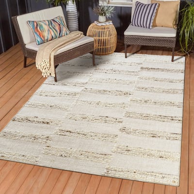 Sevita Ivory/Natural Farmhouse Checkered Area Rug