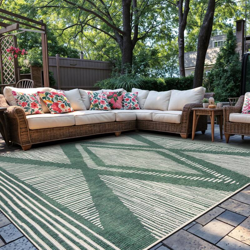 World Rug Gallery Contemporary Geometric Stripe Weather Resistant Reversible Indoor/Outdoor Area Rug - 7' 10" x 10' - Green