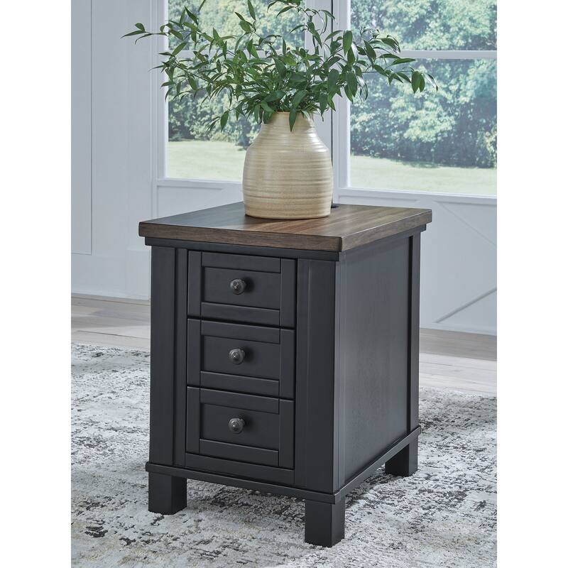 Signature Design by Ashley Wildenauer Brown/Black Chairside End Table - 18.13" W x 22" D x 24" H