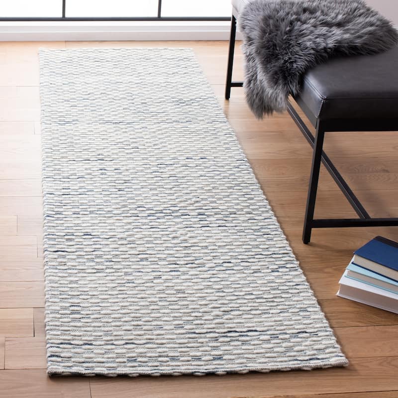 SAFAVIEH Handmade Marbella Andra Wool Rug - 2'3" x 8' Runner - White/Navy