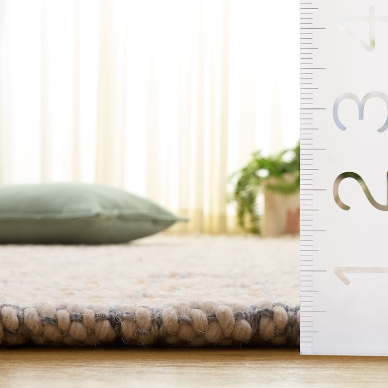 SAFAVIEH Handmade Natural Fiber Olessya Farmhouse Jute Rug