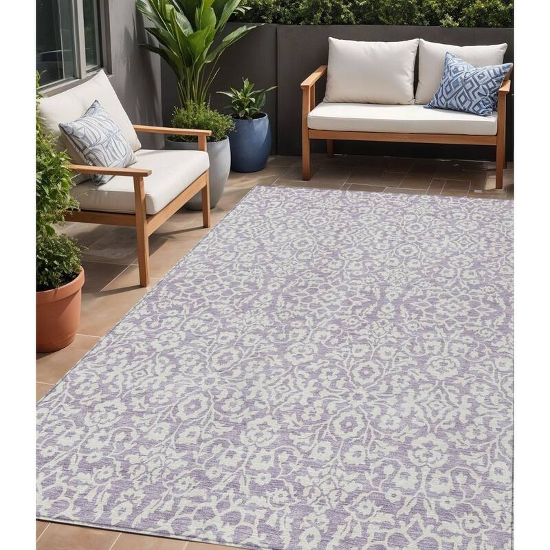 HomeRoots Damask Traditional Rectangle Outdoor Rug - 5' X 8'