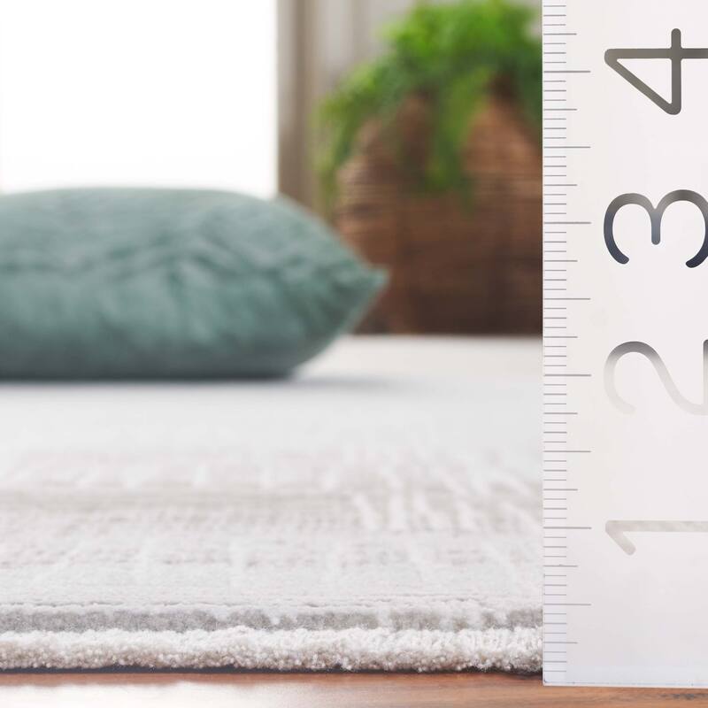 SAFAVIEH Signature Miray Modern Viscose Rug