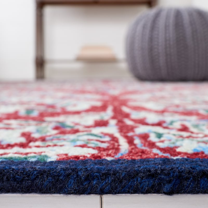 SAFAVIEH Handmade Capri Ilianka Wool Rug