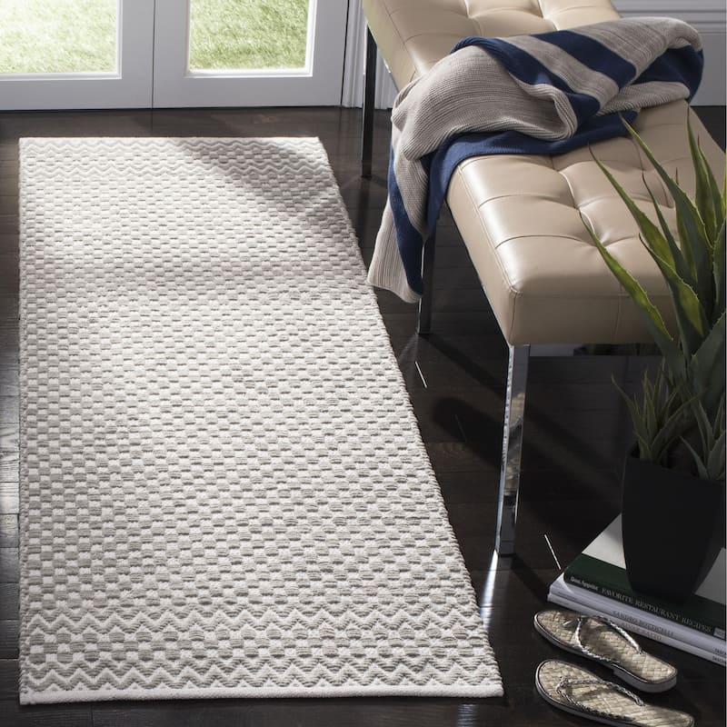SAFAVIEH Handmade Boston Isotta Coastal Cotton Rug - 2'3" x 7' Runner - Grey