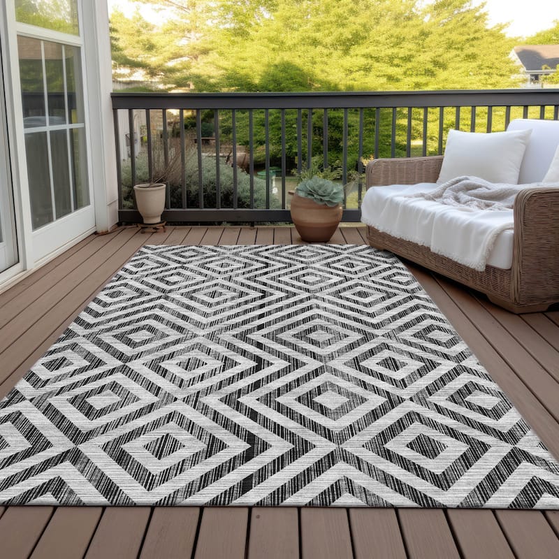 Machine Washable Indoor/ Outdoor Chantille Diamond Geo Rug - Black - 10' x 14'