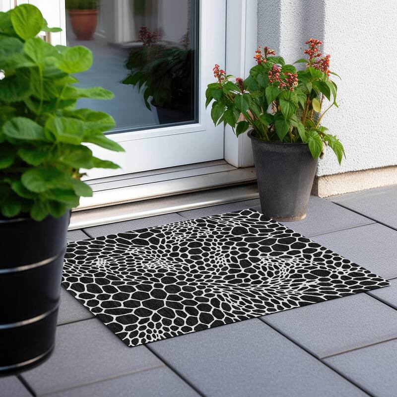 Machine Washable Indoor/ Outdoor Chantille Animal Print Rug - Black - 1'8" x 2'6"